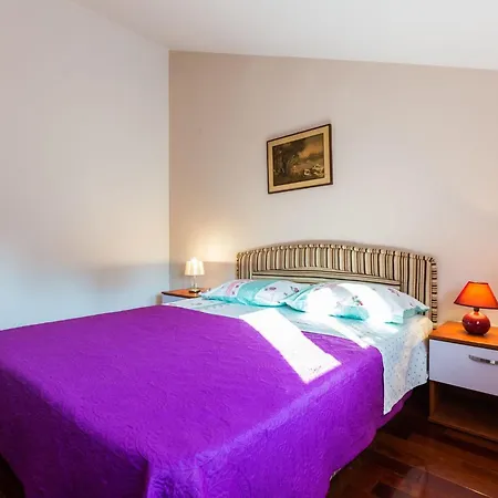 Elegant And Lavish Leisure With Outdoor Pool 아파트