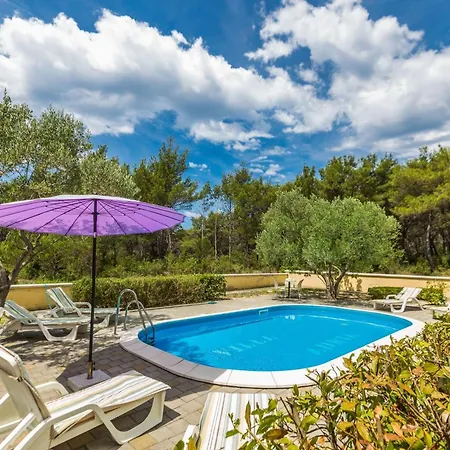 아파트 Elegant And Lavish Leisure With Outdoor Pool 자다르