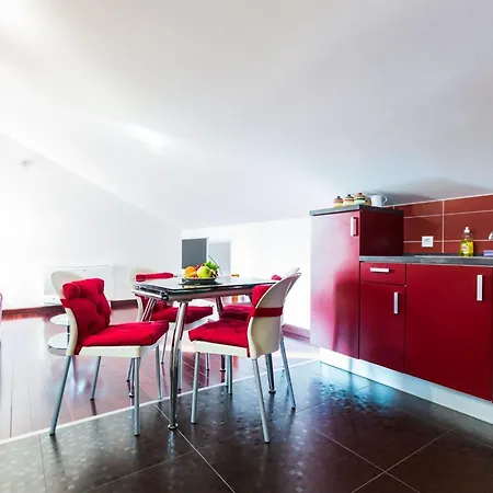 Elegant And Lavish Leisure With Outdoor Pool *