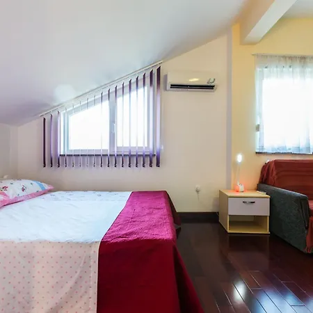 Elegant And Lavish Leisure With Outdoor Pool Apartman *