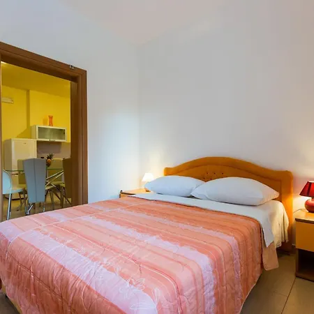 Elegant And Lavish Leisure With Outdoor Pool *