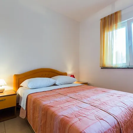 Elegant And Lavish Leisure With Outdoor Pool *