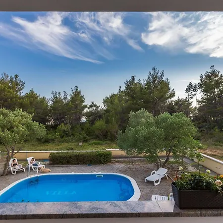 Elegant And Lavish Leisure With Outdoor Pool Zadar