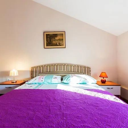 Elegant And Lavish Leisure With Outdoor Pool *