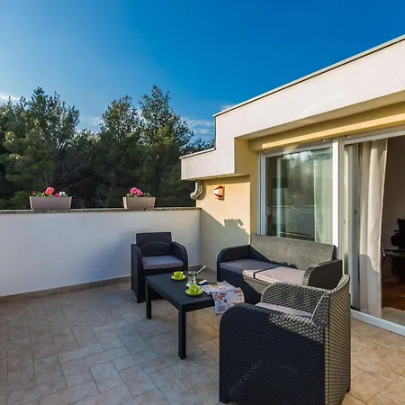 Elegant And Lavish Leisure With Outdoor Pool * Zadar