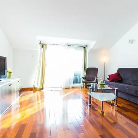 Elegant And Lavish Leisure With Outdoor Pool Apartment *