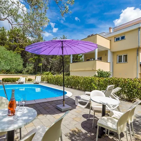 Elegant And Lavish Leisure With Outdoor Pool Apartman *